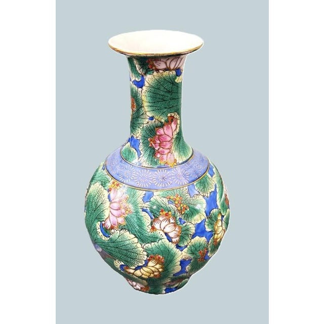 Chinoiserie Famille Verte Green Lotus Floral Porcelain Vase For Sale - Image 3 of 8