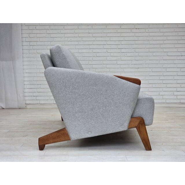 Danish Model 490 3-Seater Sofa from Arne Hovmand-Olsen, 1960s For Sale - Image 9 of 18