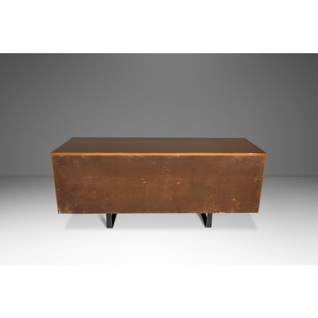 Restored Mid-Century Modern Sled-Based Credenza a Fusion of Inspiration After George Nelson and Finn Juhl, Usa, C. 1960s For Sale In Orlando - Image 6 of 18