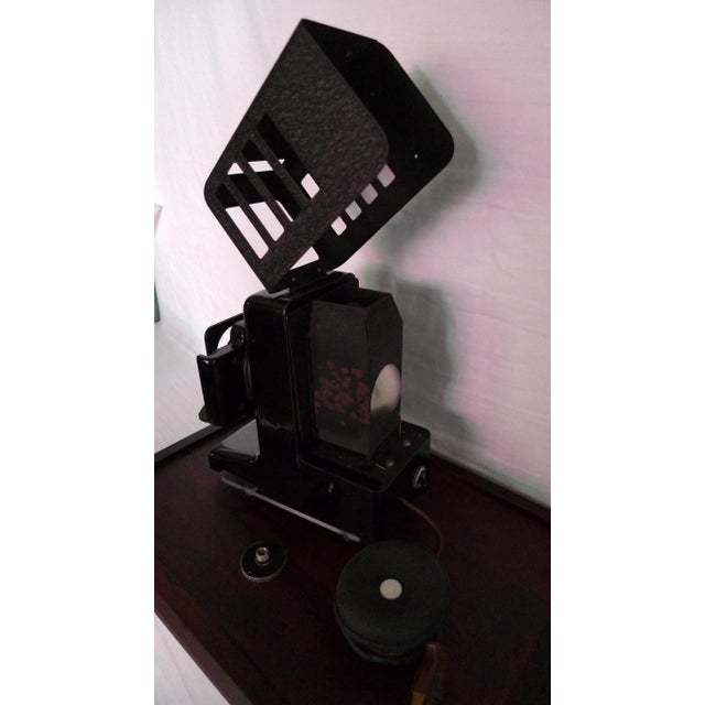 1940s Mid 20th Century Leica Leitz Parvo 100 Slide Projector in Wood and Acrylic Display Case - 4 Pieces For Sale - Image 5 of 7