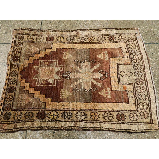 Textile Galerie Shabab Collection Mid-20th Century Turkish Anatolian Rug For Sale - Image 7 of 8