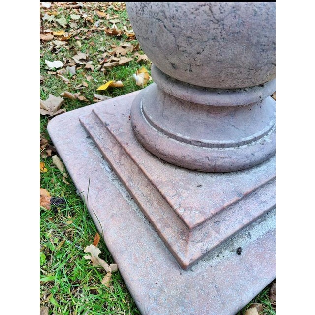 Round Table in Red Verona Marble with Square Base, Early 19th Century For Sale - Image 5 of 7