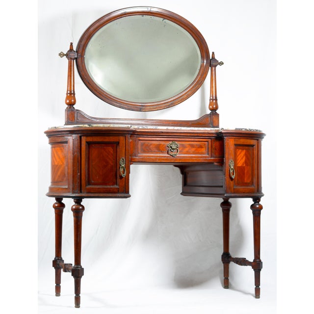 This elegant early 20th-century dressing table combines refined proportions with excellent craftsmanship, offering a...