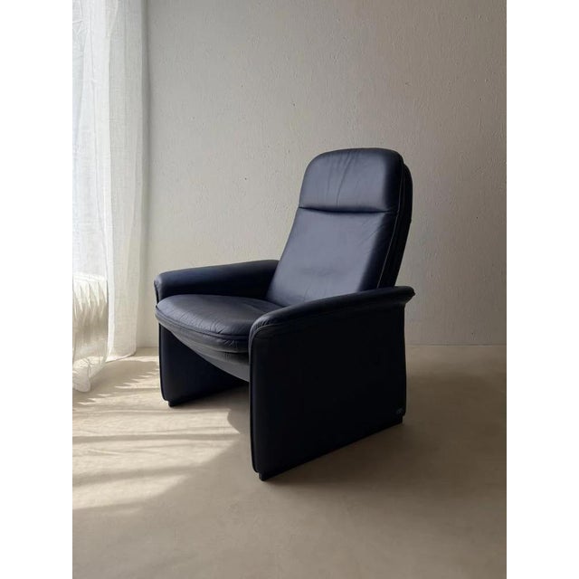 Set of DS 50 Lounge Chair with Ottoman in Dark Blue Leather from de Sede For Sale - Image 11 of 18