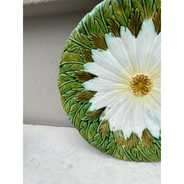 French Country French Majolica Daisy Plate Orchies, Circa 1890 For Sale - Image 3 of 5