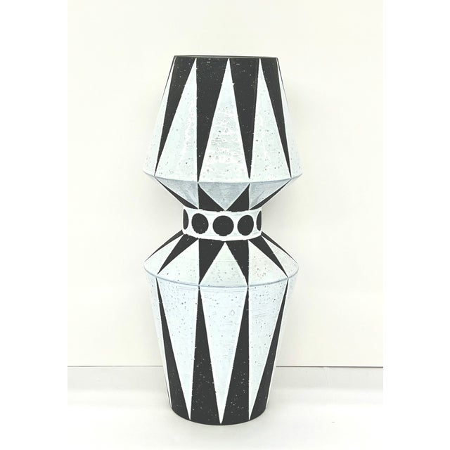 2000 - 2009 Jonathan Adler Palm Springs Diamonds Black Stoneware Vase With a Satin-Matte Ivory Glaze For Sale - Image 5 of 8