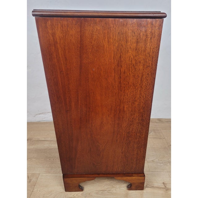 Vintage English Chest of Drawers in Mahogany, 1960 For Sale - Image 13 of 17