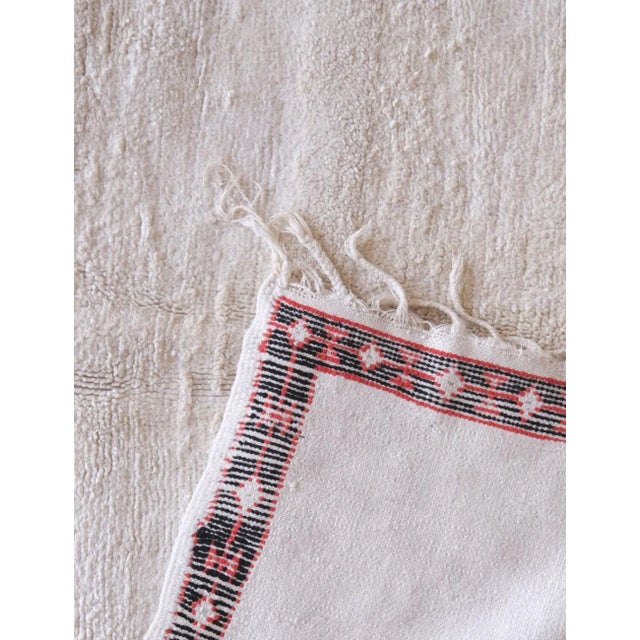 1980s White Moroccan Rug - 4'4" X 7'9" Ft For Sale - Image 5 of 8