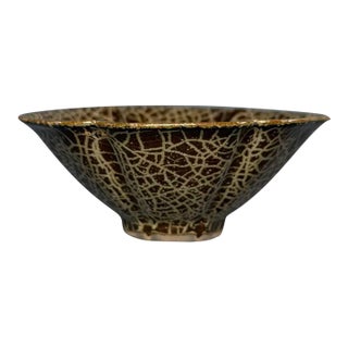 Chinese Textured Crackle‑Glaze Foliate‑Form Bowl, Elegant Collectible Floral‑Rim Vessel For Sale