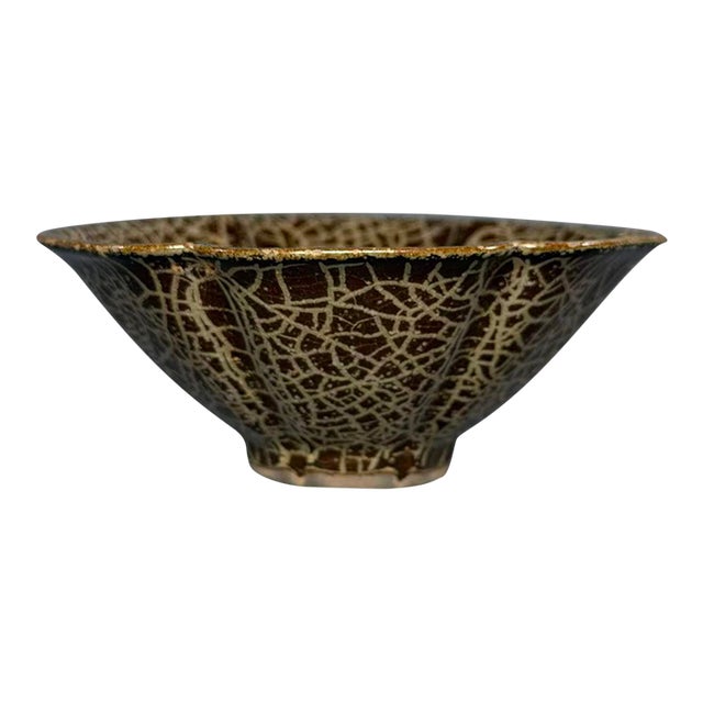 Chinese Textured Crackle‑Glaze Foliate‑Form Bowl, Elegant Collectible Floral‑Rim Vessel For Sale