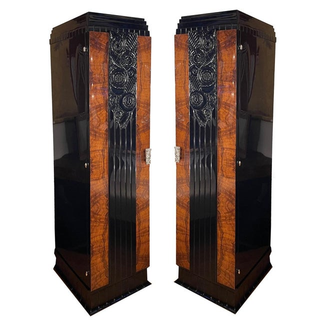 French Art Deco Cabinet in Walnut with Black Lacquer, 1920s For Sale - Image 3 of 18