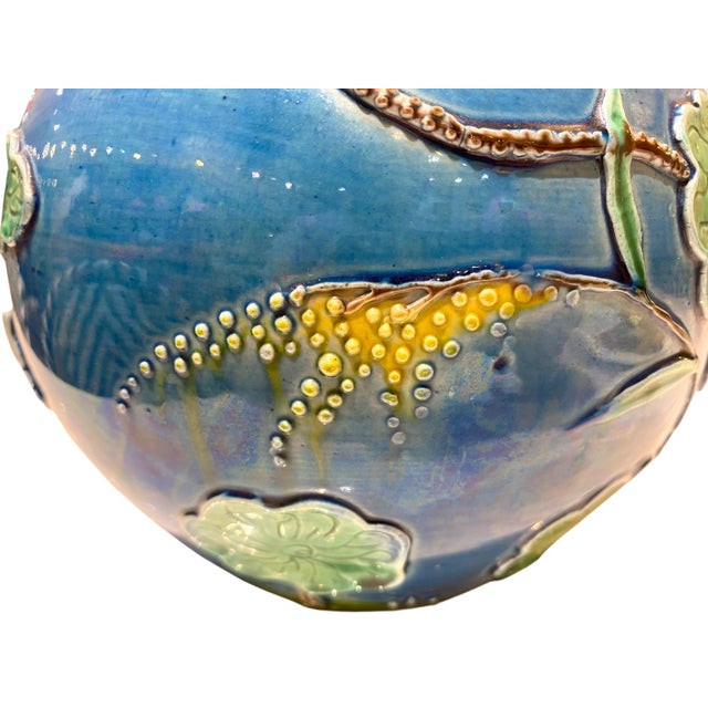 Early 20th Century Chinese Republic Period Wang Bingrong-Marked Stick Vase With Egret & Water Lily Motif For Sale - Image 11 of 16