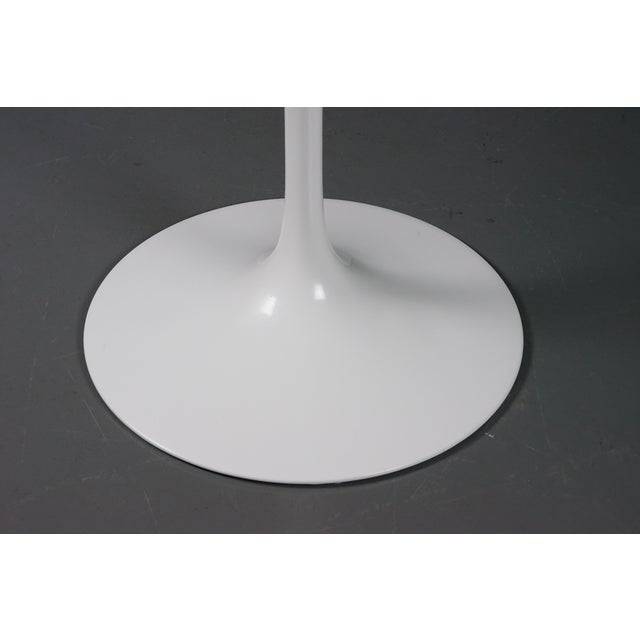 Metal Tulip Dining Table with Marble Top by Eero Saarinen for Knoll International, 1970s For Sale - Image 7 of 8
