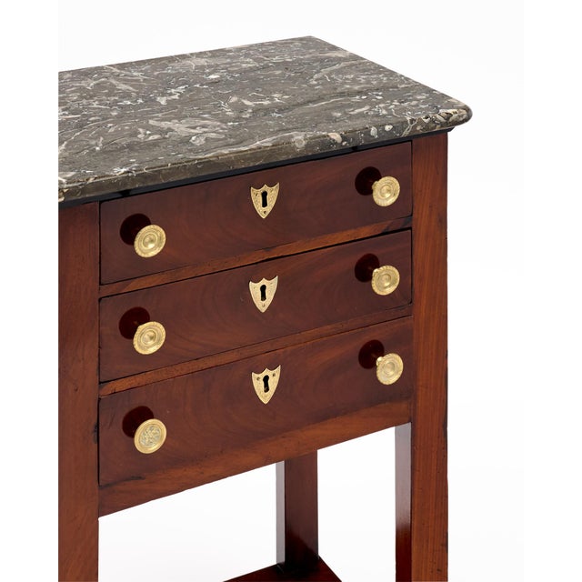 Early 19th Century French Consulat Empire Mahogany Side Table With Black Marble Top, Circa 1805 For Sale - Image 5 of 9