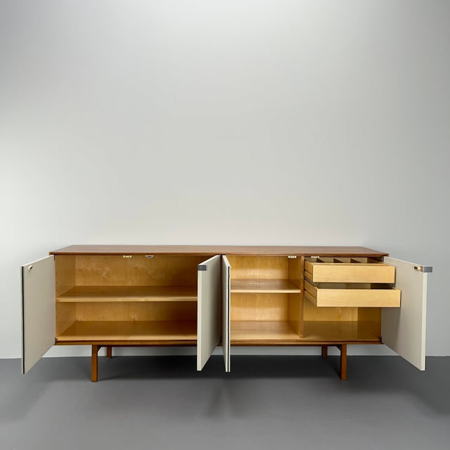 Vintage Model 119 Sideboard by Florence Knoll for Knoll International, 1960s For Sale - Image 9 of 18