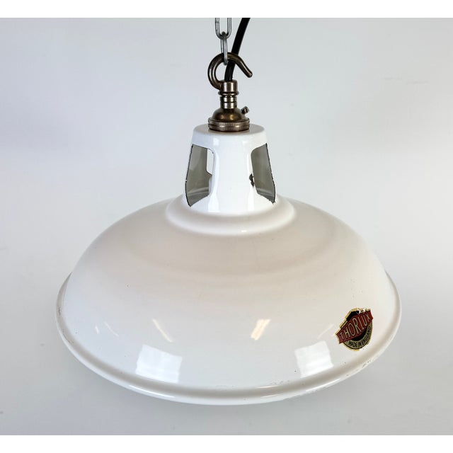 White Industrial White Enamel Factory Pendant Lamp from Thorlux, 1960s For Sale - Image 8 of 17