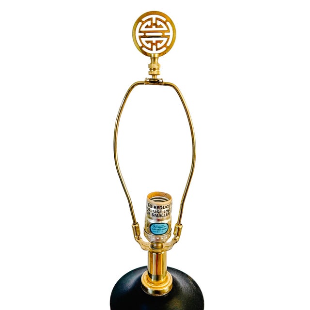 Off-white Vintage Chinoiserie Famille Rose Porcelain Table Lamps With Brass Shou Finials - a Pair For Sale - Image 8 of 15