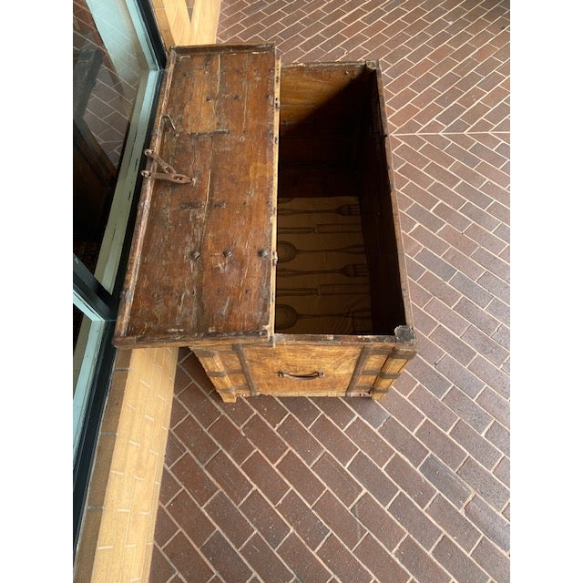 19th Century Anglo-Indian Trunk, 1880 For Sale In Miami - Image 6 of 7