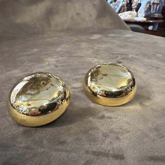 1970s High Quality Costume Jewelry Gilt Metal Stud Italian Clip on Earrings For Sale - Image 6 of 7