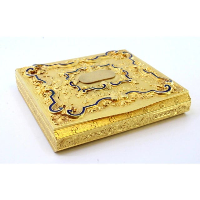Gold Shell-Shaped Toiletry Box with Enamelled and Chiseled Reliefs, Monogram Plaque Hinged Lid and Mirror For Sale - Image 3 of 13
