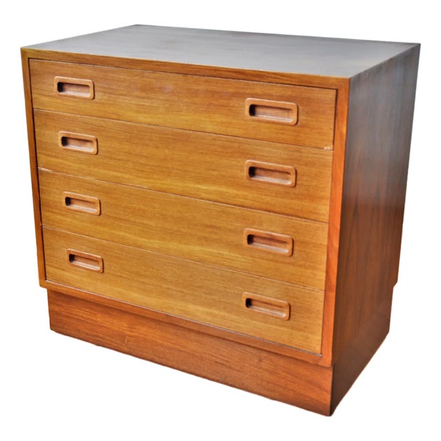 Danish Modern Teak Veneer 4 Drawer Chest by Poul Hundevad, Denmark For Sale