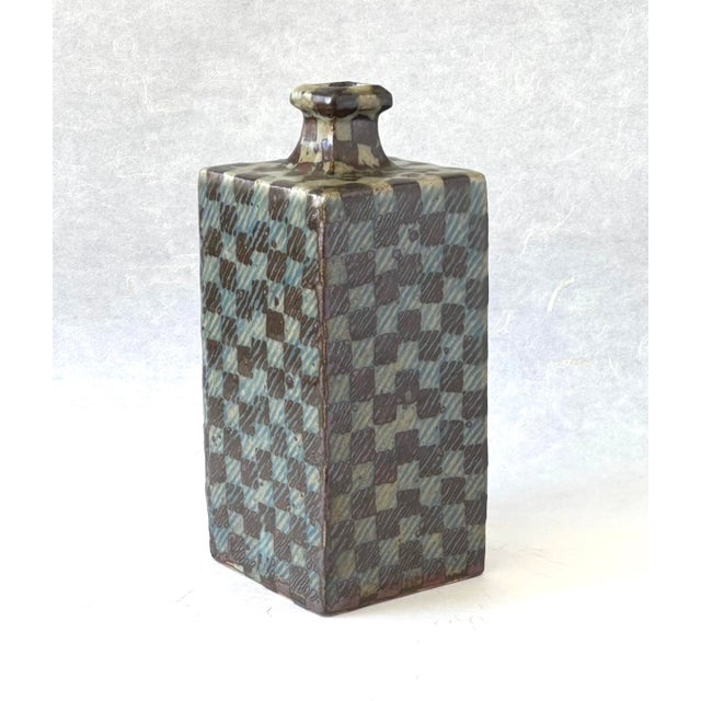 Japanese A Stunning Stoneware Vase by Japanese Living National Treasure, Tatsuzo Shimaoka. For Sale - Image 3 of 15