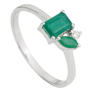 Contemporary Emerald & Diamond Ring for Women, Size 7 For Sale