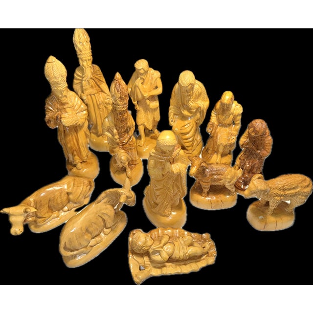Mid-20th Century Bethlehem Olive Wood Nativity Set, 15 Pieces, Master Carved With Provenance For Sale In Atlanta - Image 6 of 18