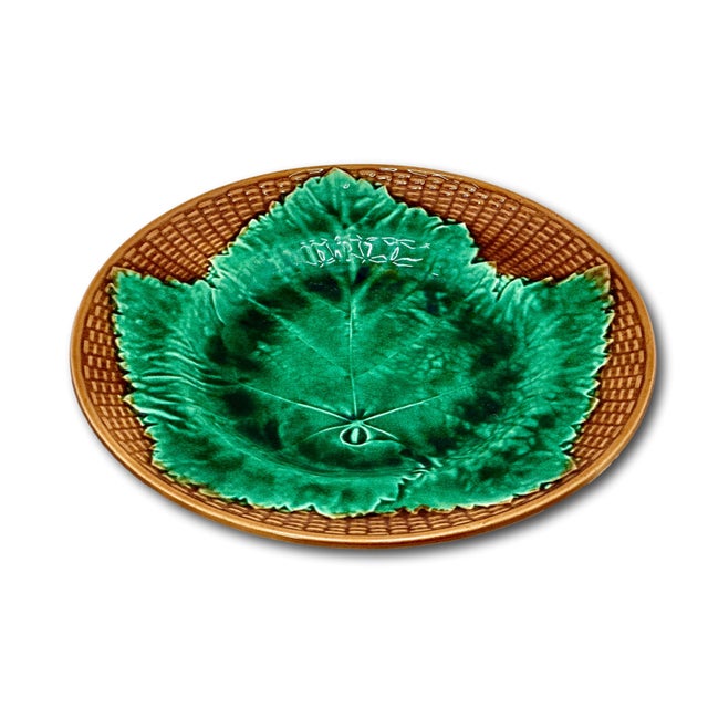 Victorian Beautiful Antique Late 19th Century Victorian Basket & Leaf Majolica Dish With Bracket for Wall Plate Hanging Display For Sale - Image 3 of 9
