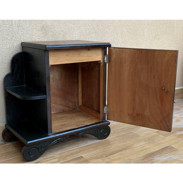 Early 20th Century Pair of Art Deco Side Cabinets or Nightstands with Ebonized Base and Burl Walnut For Sale - Image 10 of 18