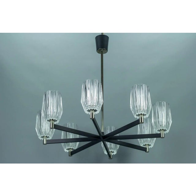 Mid-Century Modern Eight-Light Chandelier in Metal, Chrome and Glass For Sale - Image 3 of 18
