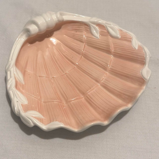 Fitz and Floyd 1980’s Regency Fitz & Floyd Pink Ceramic Shell Vide-Poche Catchall For Sale - Image 4 of 12