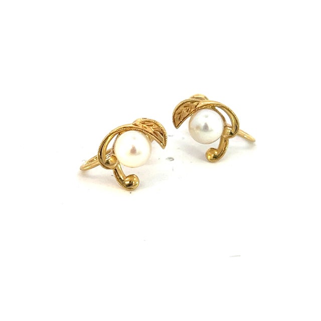 Mikimoto Estate Akoya Pearl Earrings 14k YG 6 mm 3.4 Grams M363 These elegant Authentic Mikimoto Estate Akoya pearl...