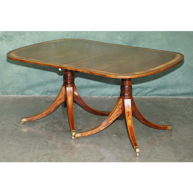 Regency Crossbanded Extendable Pedestal Dining Table in Satinwood, 1820s For Sale - Image 15 of 18