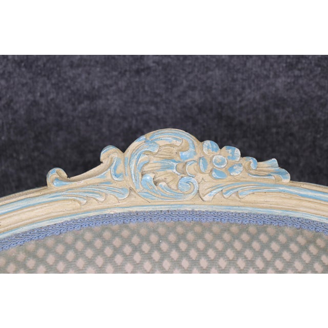 French Louis XVI Style Creme & Blue Accent Paint Decorated Chaise Lounge For Sale - Image 10 of 14