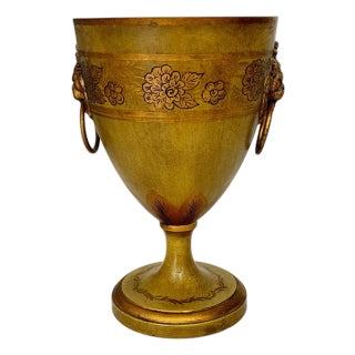 Vintage Mottahedeh Design Made in France Cache Pot With Lions Head Knockers. For Sale