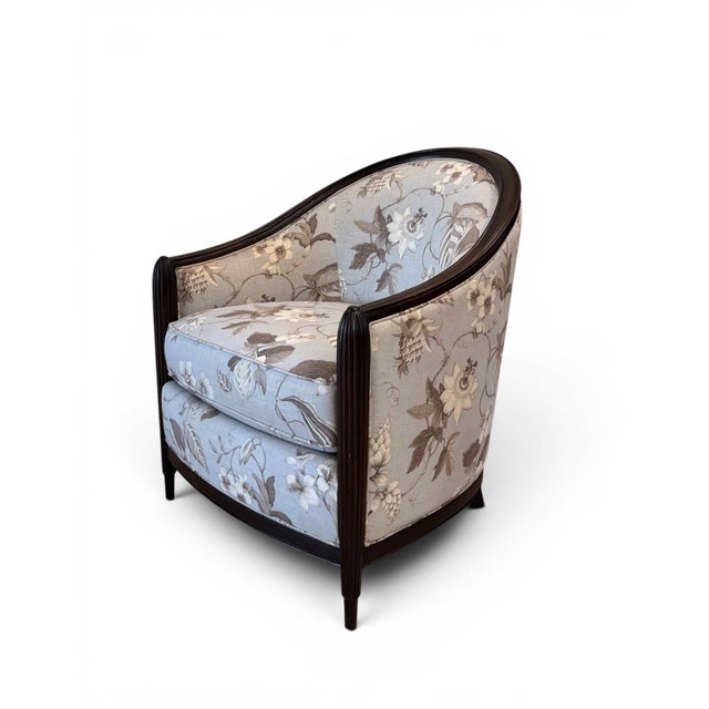 A lovely vintage Thomasville Art Deco-style lounge chair. Features a stylish curved back and loose seat cushion for...