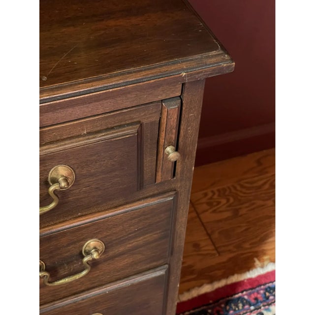 2000 - 2009 Vintage Henkel Harris Virginia Galleries Four-Drawer Mahogany Bachelor's Chest For Sale - Image 5 of 11