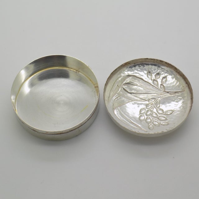 Vintage Italian Handmade Genuine Silver Hammered Round Pill Snuff Trinket Brandimarte Premium Italian Brand Box, Made in Florence (Firenze, Tuscany) For Sale - Image 4 of 8