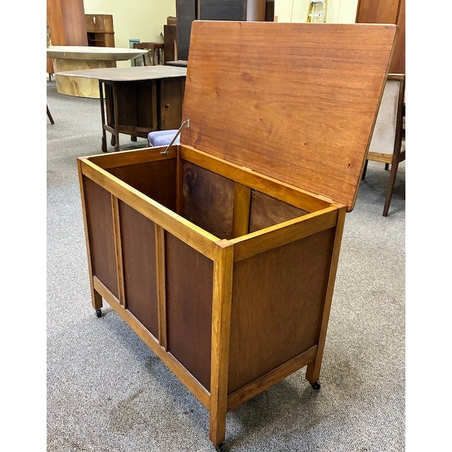 Vintage Oak Lift Top Blanket Chest / Toy Chest c.1940 For Sale - Image 10 of 11
