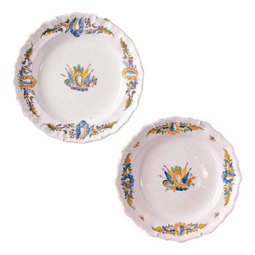 Rococo Faience Flag Plates from Moustiers, 1750s, Set of 2 For Sale