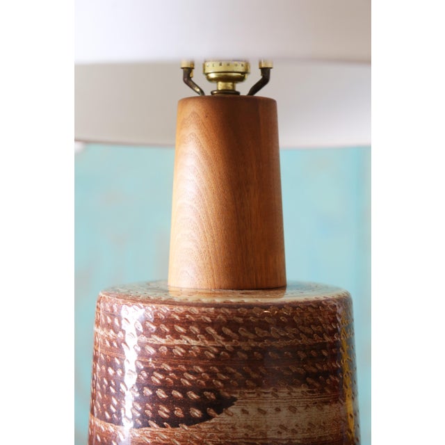 Gordon & Jane Martz 1960s Gordon and Jane Martz 170 Lamp Pair for Marshall Studios Maroon Sgraffito Thick Neck - a Pair For Sale - Image 4 of 12