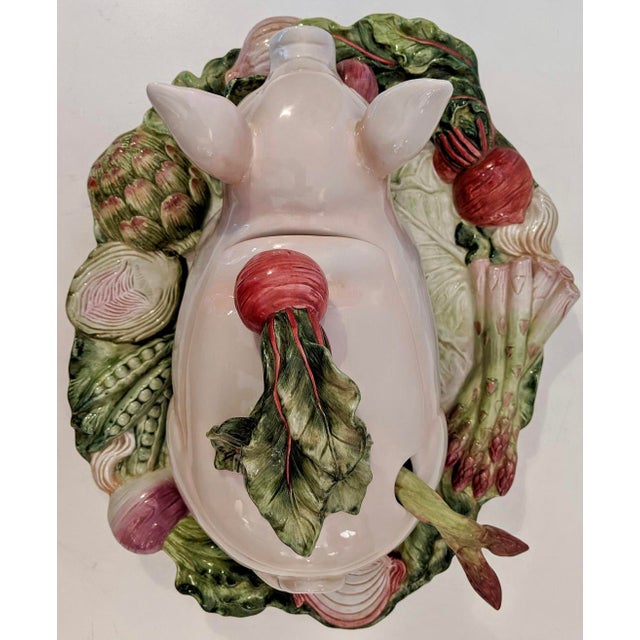 2000 Fitz & Floyd Whimsical Bacon Pork Pig & Vegetable Tureen Plate & Ladle by Fitz and Floyd “French Market” - 4 Pieces For Sale In West Palm - Image 6 of 9
