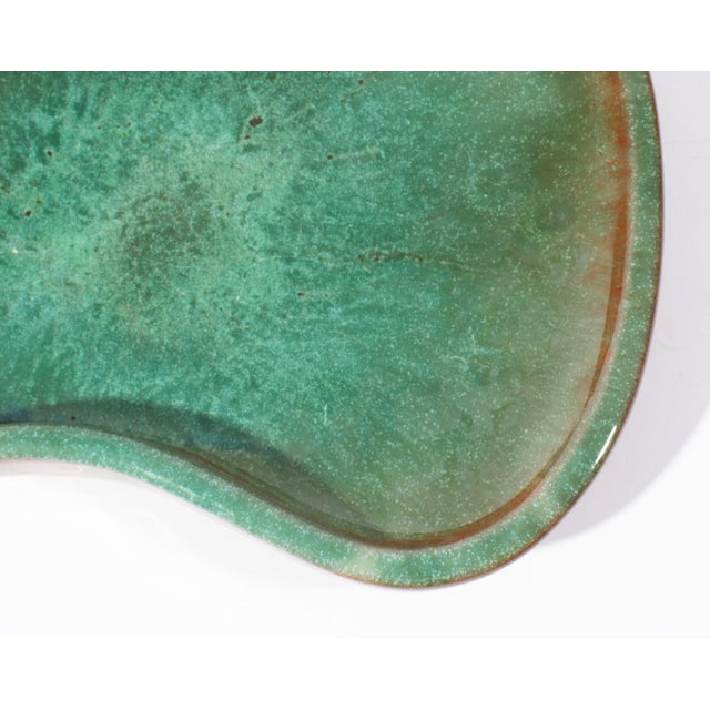 A 1948 studio pottery dish by Hungarian-American ceramic artist Eugene Deutch/Deutsch (1904-1959). This dish features a...