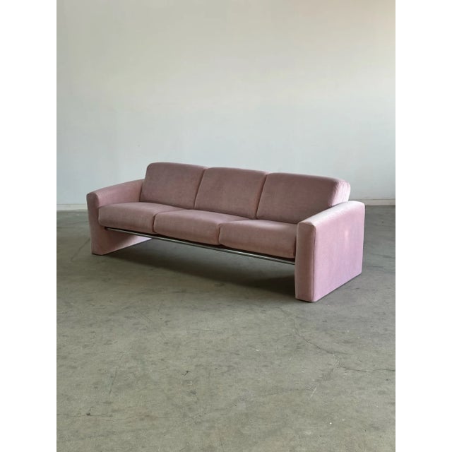 Postmodern 1980s Post Modern Sofa in Lilac For Sale - Image 3 of 11