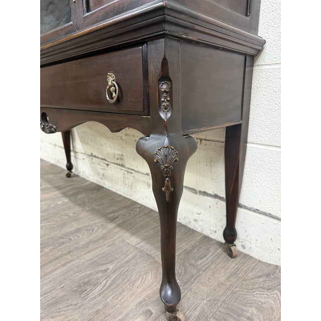 Early 20th Century Vintage Queen Anne Style Mahogany China Cabinet Display Cabinet Curio Bookshelf For Sale - Image 5 of 14