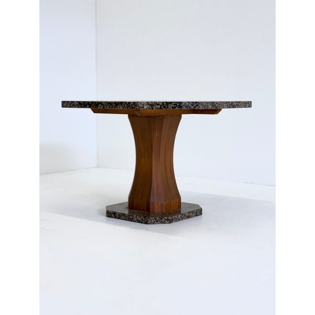 This exceptional vintage Art Deco dining table immediately stands out thanks to its generous octagonal granite tabletop ....