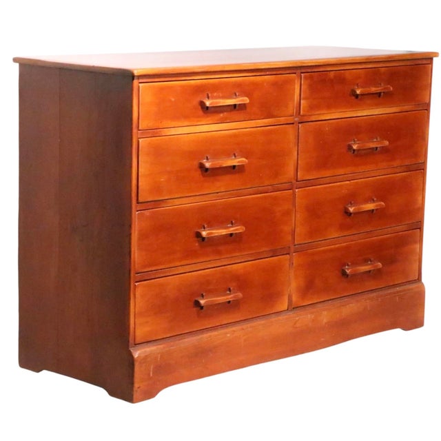 Classic Cushman Colonial Peter Schuyler six drawer dresser, in good, original condition. Hard to find form, nice large...
