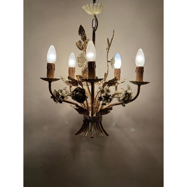 Hollywood Regency Gilded and Cream Rose and Bellflower Chandelier, Italy, 1960s For Sale - Image 15 of 16