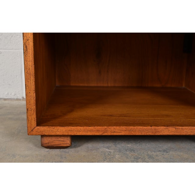 Brown Henredon Mid-Century Modern Campaign Oak Nightstand, Circa 1970s For Sale - Image 8 of 12